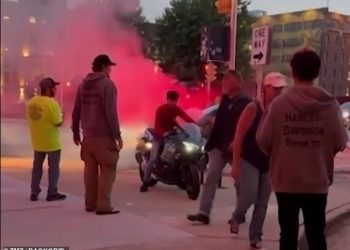 Hero edhe jashtë ekranit: Momoa ndërhyn në një aksident me motor