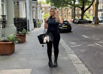 Bebe Rexha s’i reziston trendit të ri, por fansat kanë dyshime për “lodrën Labubu”