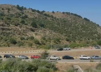 Radhë kilometrike në Qafë Botë, 14 doganierë grekë të arrestuar për korrupsion