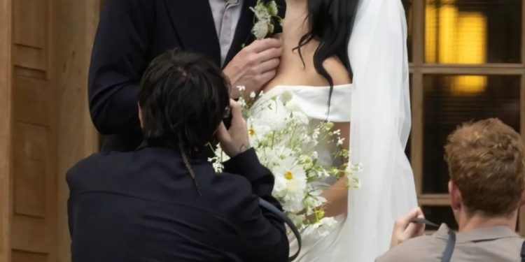 Charlie XCX dhe George Daniel, zyrtarisht të martuar, publikohen fotot e para nga ceremonia!