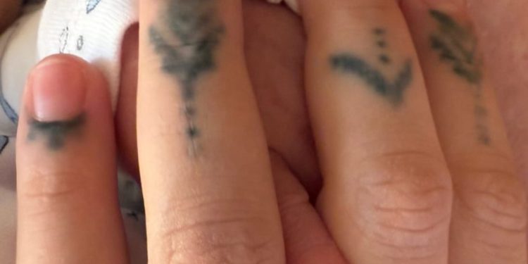 Pak ditë pasi u bë nënë, reagon Dafina Zeqiri: Jam shumë e emocionuar