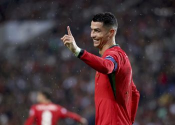 Ronaldo u bë legjendë, por ai që e zbuloi sot jeton në rrugë