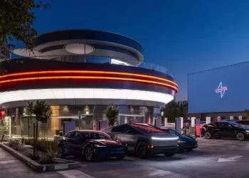 Çfarë është Tesla Diner dhe pse po flet gjithë LA?