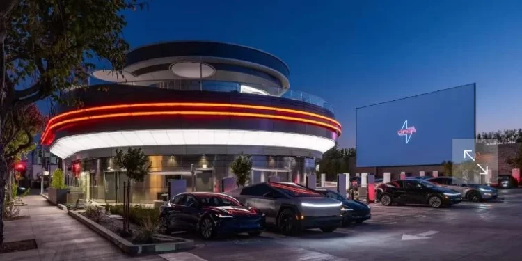 Çfarë është Tesla Diner dhe pse po flet gjithë LA?