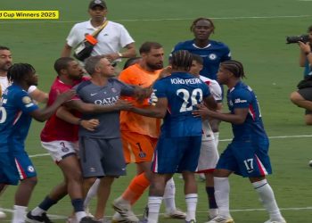 Kaos dhe tension pas finales, “çmenden” Luis Enrique dhe Donnarumma, godasin lojtarin e Chelsea (VIDEO)