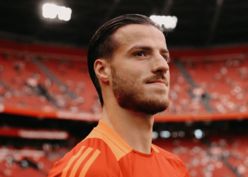 Nuk pranon stolin, portieri shqiptar drejt një tjetër huazimi