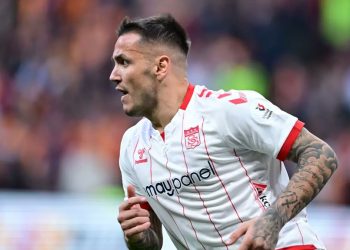 Zyrtare/ Surpriza e Rey Manaj, sulmuesi kuqezi nënshkruan me skuadrën e re