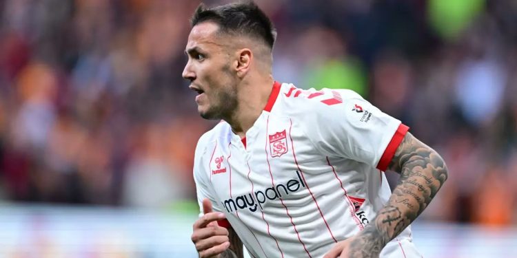 Zyrtare/ Surpriza e Rey Manaj, sulmuesi kuqezi nënshkruan me skuadrën e re