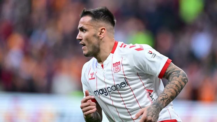 Zyrtare/ Surpriza e Rey Manaj, sulmuesi kuqezi nënshkruan me skuadrën e re