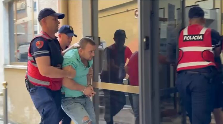 “Arrest me burg” për babain monstër në Fier! Zbardhet ekspertiza: E mitura është abuzuar disa herë