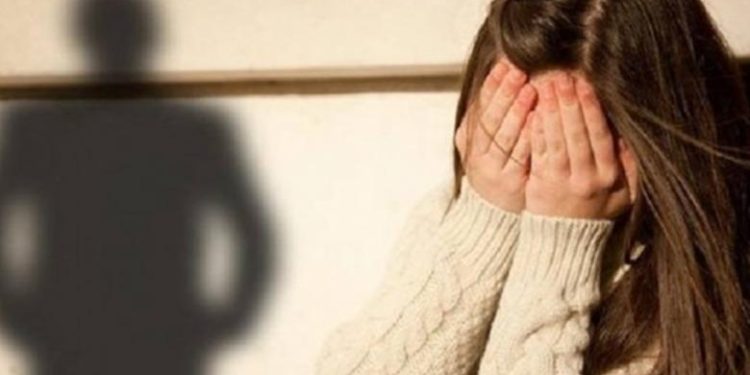 E rëndë në Patos/ Dyshohet se ka kryer marrëdhënie me vajzën e mitur, arrestohet 36-vjeçari