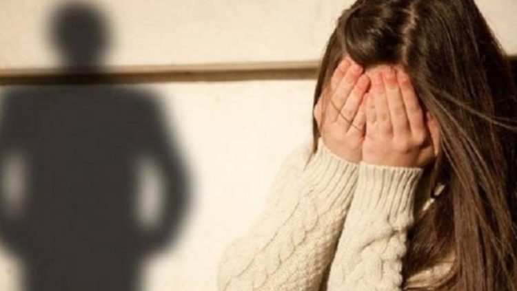 E rëndë në Patos/ Dyshohet se ka kryer marrëdhënie me vajzën e mitur, arrestohet 36-vjeçari