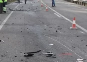 Aksident i rëndë në aksin Shkodër–Lezhë, humb jetën një 37-vjeçar, plagosen gruaja dhe dy fëmijët e tij