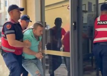 “Dua një familje tjetër”/ Flet komshiu që mbrojti 12-vjeçaren nga babai abuzues në Fier