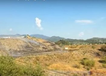 Pas gjashtë ditësh përpjekje, zjarri në landfillin e Elbasanit drejt shuarjes totale