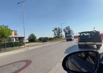 Me shpejtësi tej normave dhe një parakalim të gabuar, aksident i rëndë në aksin Elbasan-Peqin