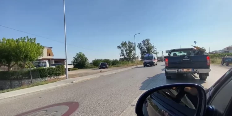 Me shpejtësi tej normave dhe një parakalim të gabuar, aksident i rëndë në aksin Elbasan-Peqin