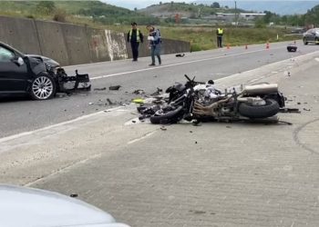 Humbi kontrollin e motorit dhe u përplas me një makinë në Lezhë–Shkodër, ndërron jetë turisti i huaj