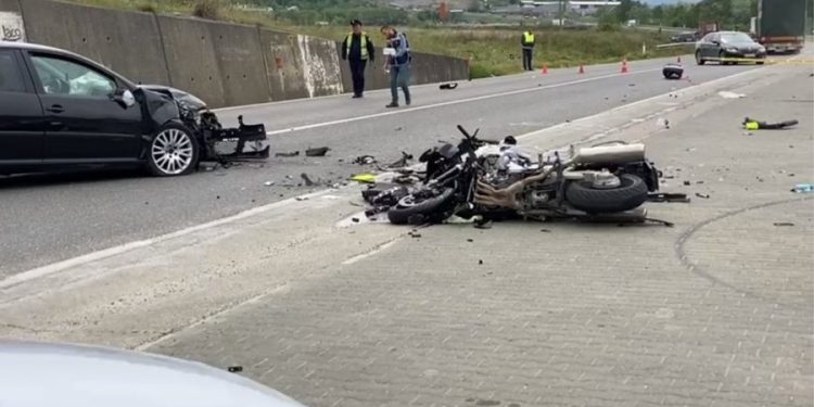 Humbi kontrollin e motorit dhe u përplas me një makinë në Lezhë–Shkodër, ndërron jetë turisti i huaj