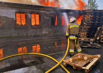 Rusia lëshon një numër rekord dronësh kamikazë dhe raketash drejt Ukrainës, pas kritikave të Trump