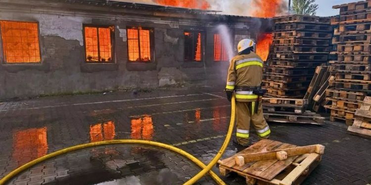 Rusia lëshon një numër rekord dronësh kamikazë dhe raketash drejt Ukrainës, pas kritikave të Trump