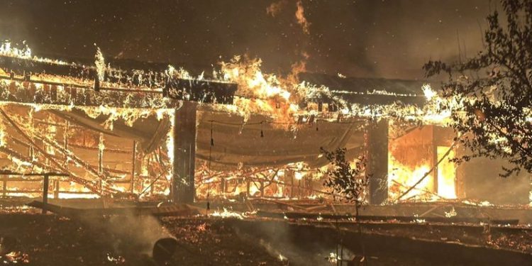 Përshihet nga flakët, shkrumbohet restoranti në Theth. Zjarri vihet nën kontroll nga ndërhyrja e banorëve