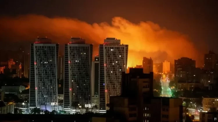 Kievi, sërish nën sulm masiv me dronë nga Rusia/ Të paktën dy të vrarë dhe 13 të plagosur