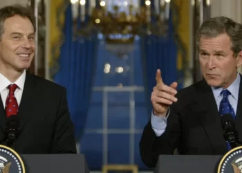 Zbulohen dosjet sekrete për tensionin para pushtimit të Irakut, Blair paralajmëroi Bush-in: Po nxitohesh