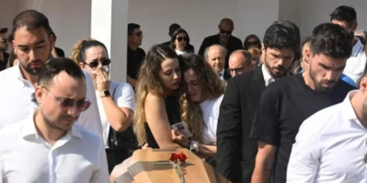 Funerali i Diogo Jotës, mijëra të pranishëm! Bashkëshortja përqafon arkivolin mes lotëve, Ronaldo mungon
