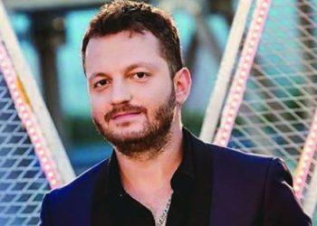 “Mirë se erdhe”/ Renis Gjoka bëhet baba për herë të tretë, ndan foton e të porsalindurit