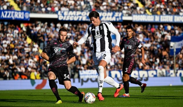 Sondazhe në Manchester për Vlahovic, situata