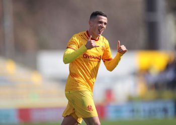 E ardhmja e Jasir Asani, trajneri kërkon ta mbajë në ekip