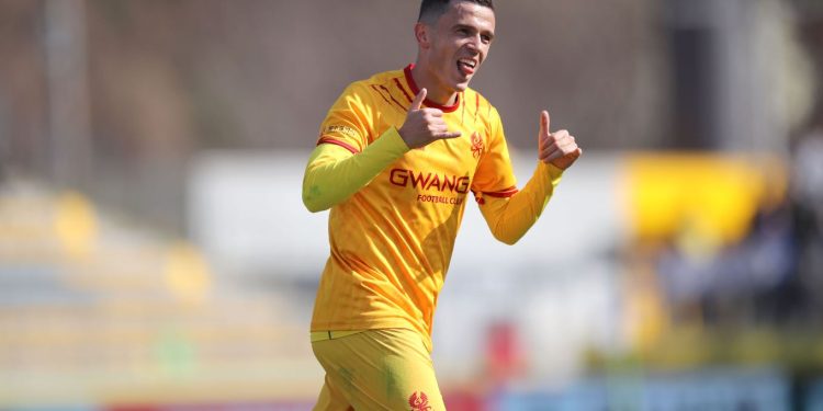 E ardhmja e Jasir Asani, trajneri kërkon ta mbajë në ekip