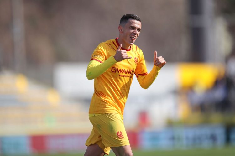 E ardhmja e Jasir Asani, trajneri kërkon ta mbajë në ekip