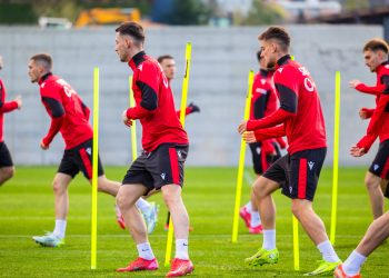 Mbrojtësi i Kombëtares i dëmtuar, lë përgatitjet me skuadrën