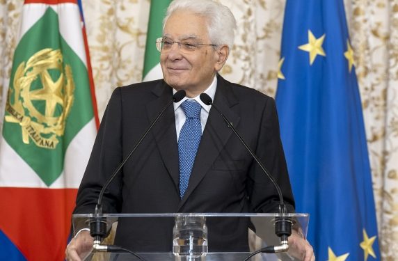 “Rusofobë”, Mattarella dhe dy ministra italianë në listën e zezë të Kremlinit