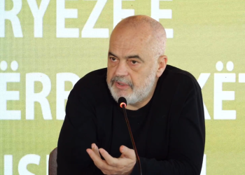 Rama kritikon kryebashkiakët: eni shkëputur nga fshati. Bëni kthesë!