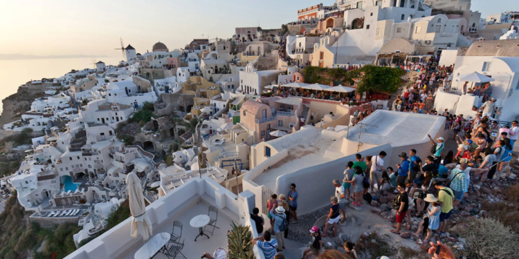 Greqia vendos 20 euro taksë për turistët në Mykonos dhe Santorini