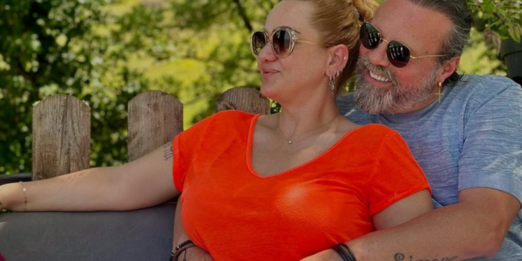 Tradhtia që “çmendi” botën, gazetarja shqiptare: Kështu do përfundoni ju që mbani dhe grua, dhe dashnore