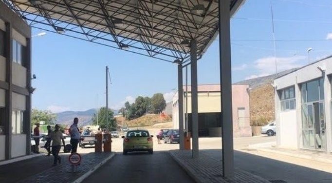 Korrupsion dhe shpërdorim detyre në kufirin greko-shqiptar, në pranga 13 punonjës të doganës greke