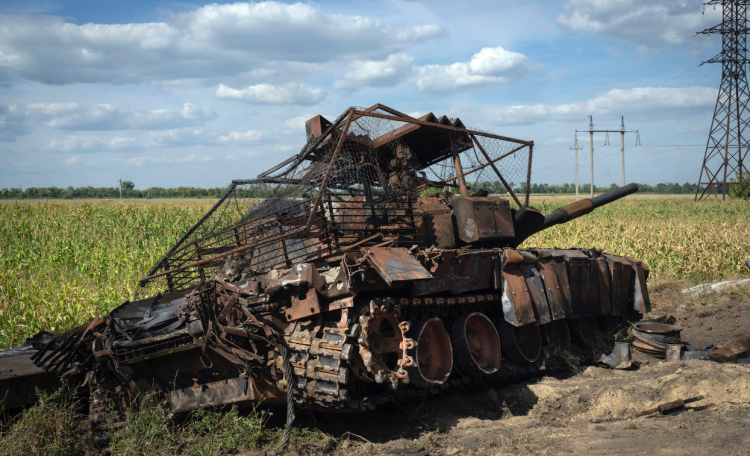Arsenali sovjetik i shteruar, Rusia mbështetet gjithnjë e më shumë te Kina dhe Koreja e Veriut