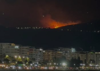 Jugu në flakë, zjarri në Kaninë shumë afër banesave