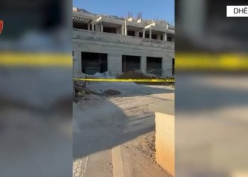 Hodhi inertet e ndërtimit në plazh, arrestohet inxhinieri në Dhërmi