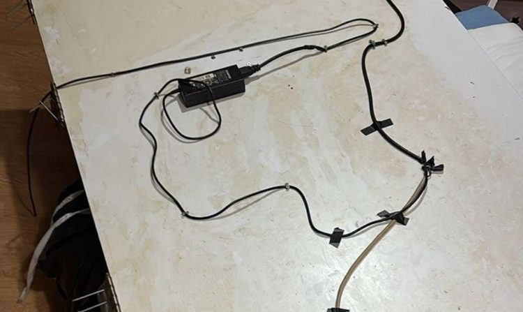 Detaje nga “laboratori” i babë e bir në Tufinë, që hapej me sistem inteligjent