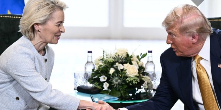 Nis takimi “kokë më kokë”, Trump: Ursula po bën një punë të shkëlqyer për BE-në, por jo për ne