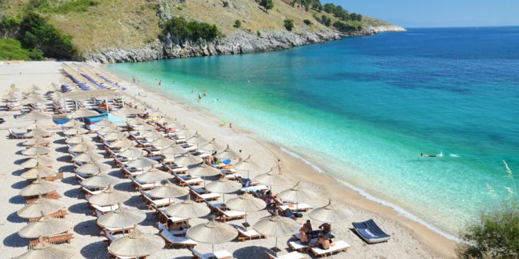 Kreu i Shoqatës së Hoteleri Turizmit: Numri i pushuesve në bregdet ka rënë ndjeshëm