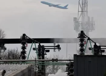 Çfarë e shkaktoi “blackoutin” dhe mbylljen e aeroportit më të madh në Angli? Hetimi i ri zbulon se problematika dihej që në vitin 2018, por…