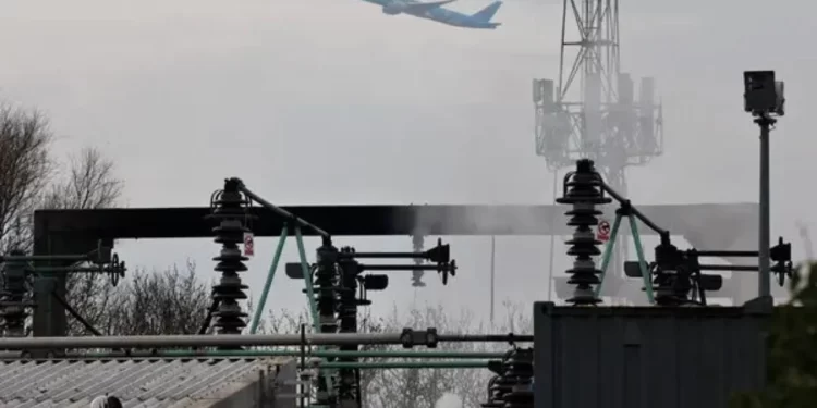 Çfarë e shkaktoi “blackoutin” dhe mbylljen e aeroportit më të madh në Angli? Hetimi i ri zbulon se problematika dihej që në vitin 2018, por…