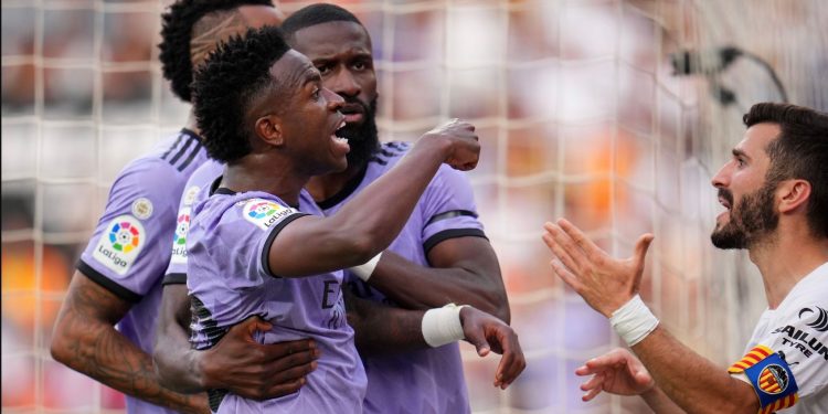 Ngecin tratativat për rinovimin e kontratës, Vinicius pretendon pagë më të lartë te Reali