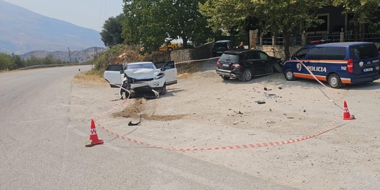 Pamje nga aksidenti tragjik në Memaliaj, humb jetën fëmija 7 vjeç, si ndodhi përplasja me makinën e ukrainasit (FOTO)